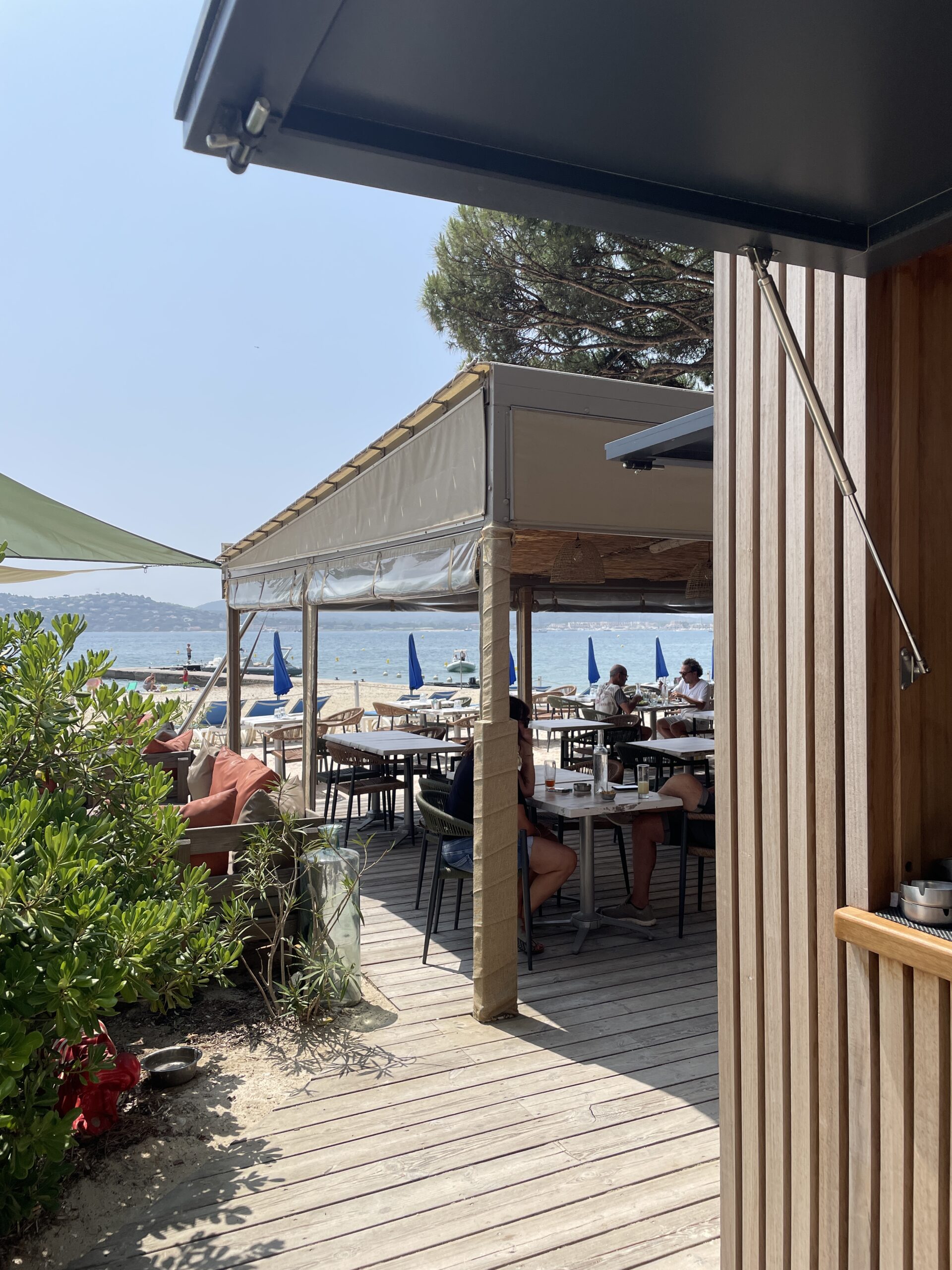 Restaurant de plage de la résidence à Beauvallon