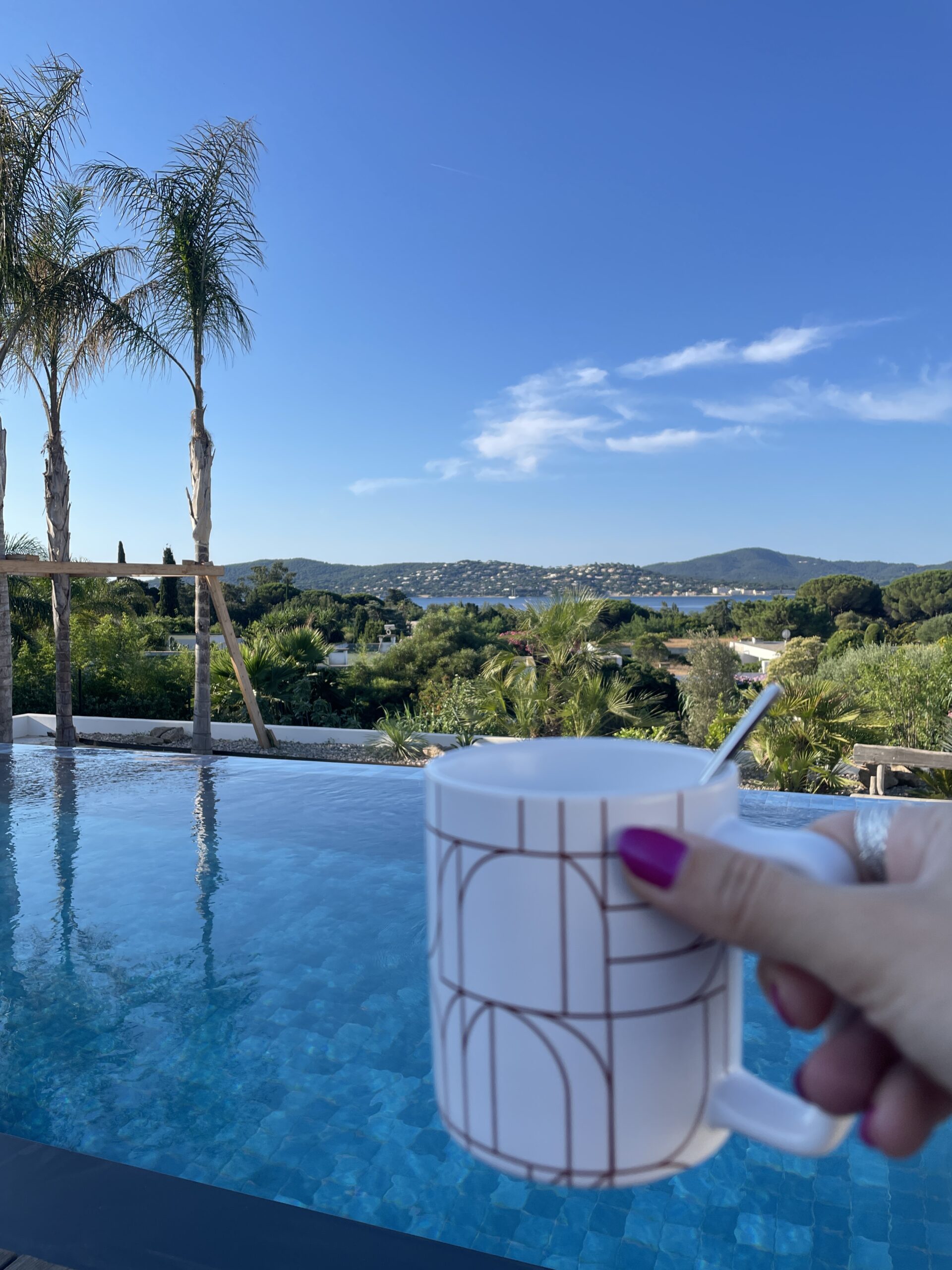 Café au bord de la Méditerranée à Palm Dreams
